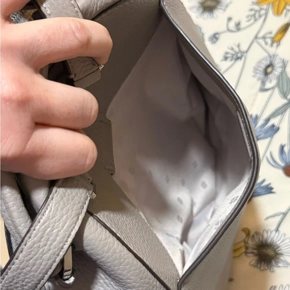 Kate Spade New York Medium Polly Pebbled Leather Hand - Picture 6 of 10